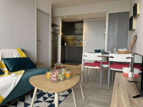 Appartement avec balcon et piscine - La Rochelle - FR-1-246-595